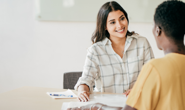 PERGUNTAS COMUNS EM ENTREVISTAS DE EMPREGO E COMO RESPONDÊ-LAS