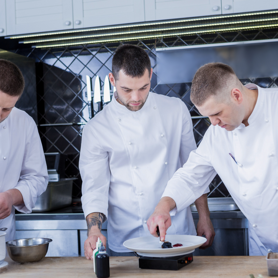 ESTAGIÁRIO (A) DE GASTRONOMIA OU TÉCNICO EM COZINHA